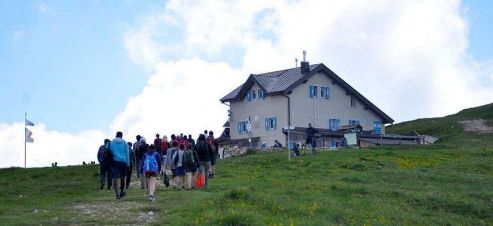 Camminare in compagnia "mano per mano", la montagna aperta e inclusiva per celebrare la Giornata del Rifugiato